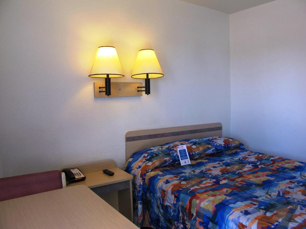 Motel 6 Ontario, Or Exteriér fotografie